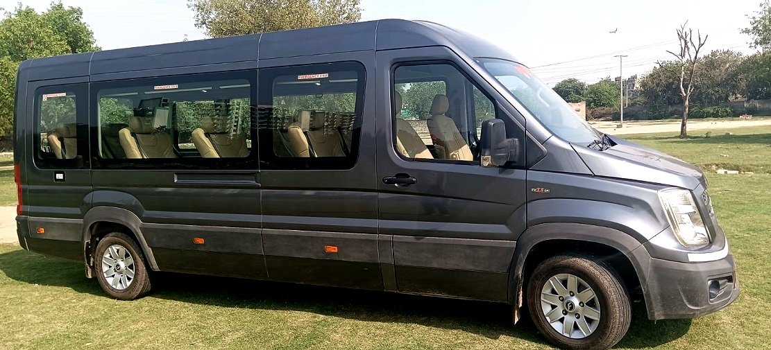 9 Seater Force Urbania on rent in Delhi